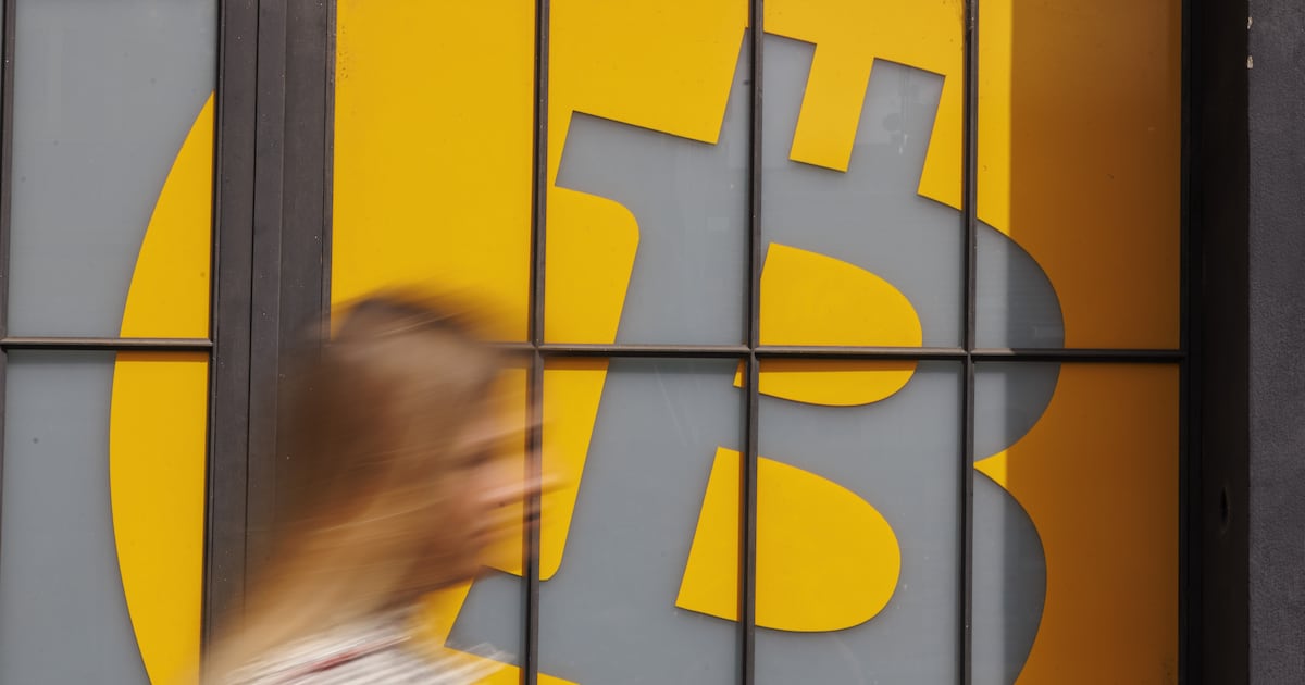 Bitcoin cae 7%: ¿Qué pasa con las criptomonedas en el arranque de diciembre?